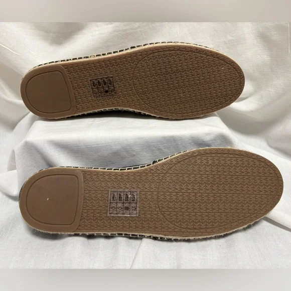 Michael Kors Black
Leather Espadrille
Slip-On Flats Size 9M - Picture 3 of 14